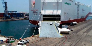 Puerto de Veracruz recibe al buque Ro-Ro más grande del mundo