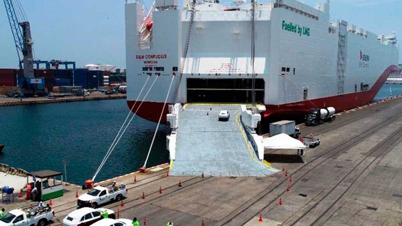Puerto de Veracruz recibe al buque Ro-Ro más grande del mundo