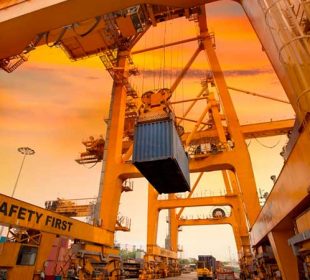Automatización de los puertos exige la evolución del trabajador portuario